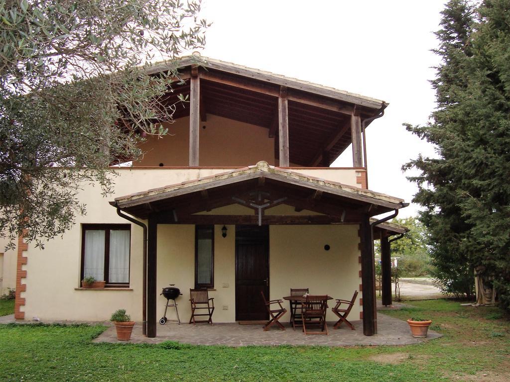 Вилла Casale Santo Stefano Принчипина-а-Маре Номер фото